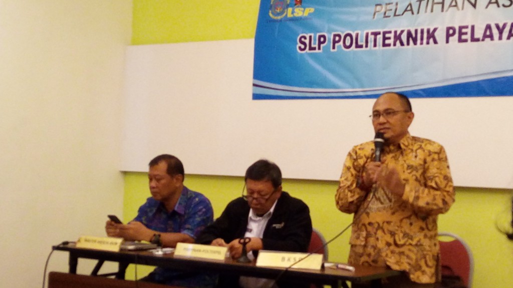 PELATIHAN ASESOR KOMPETENSI DALAM PEMBENTUKAN LSP-1 DI POLITEKNIK ...