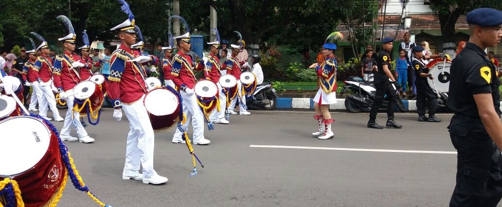 Gita Swara Samudera POLTEKPEL Surabaya unjuk tampil dalam peringatan Hari Jadi Kota Pasuruan ke-331 Tahun 2017